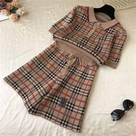 เสื้อโปโลลาย Burberry ราคาถูก ซื้อออนไลน์ที่ 